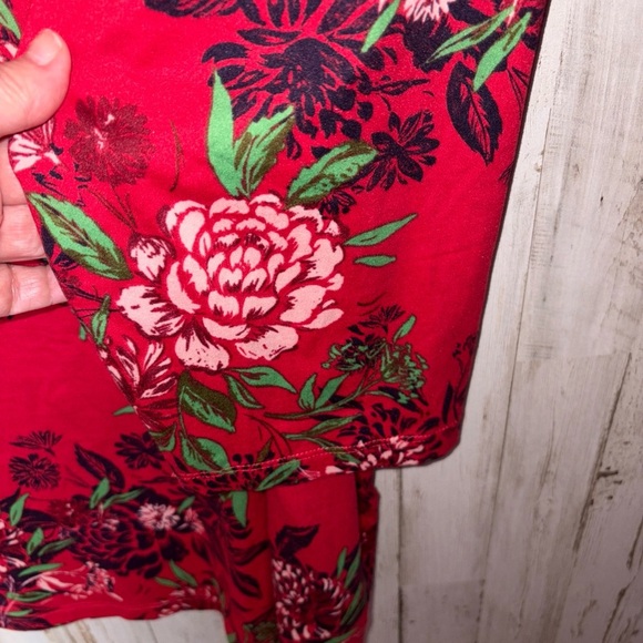 Pioneer Woman Shirt Size XXXL V-Neck Top Red Floral Country Ranch - Picture 6 of 14